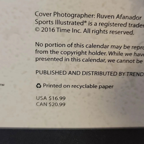 Sports Illustrated Swimsuit oversized calendar 2017 good condition - Picture 3 of 6